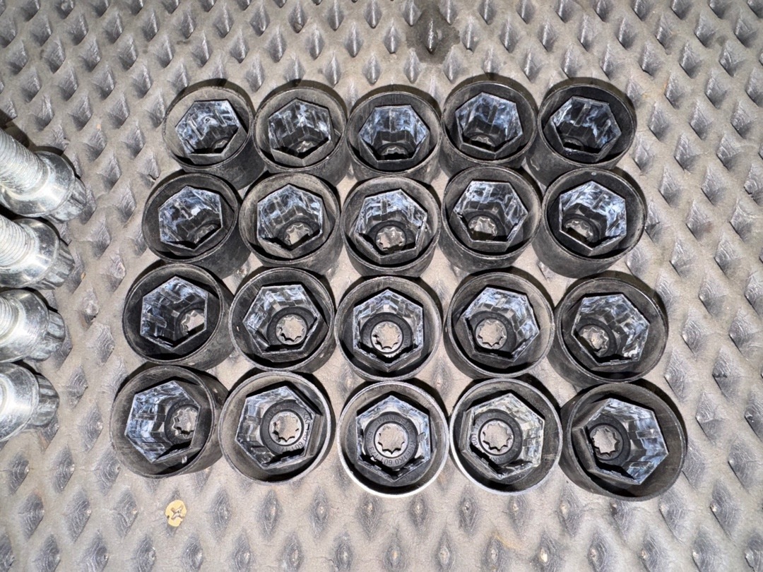 Комплект колесных болтов, 3720 рублей, Красноярск