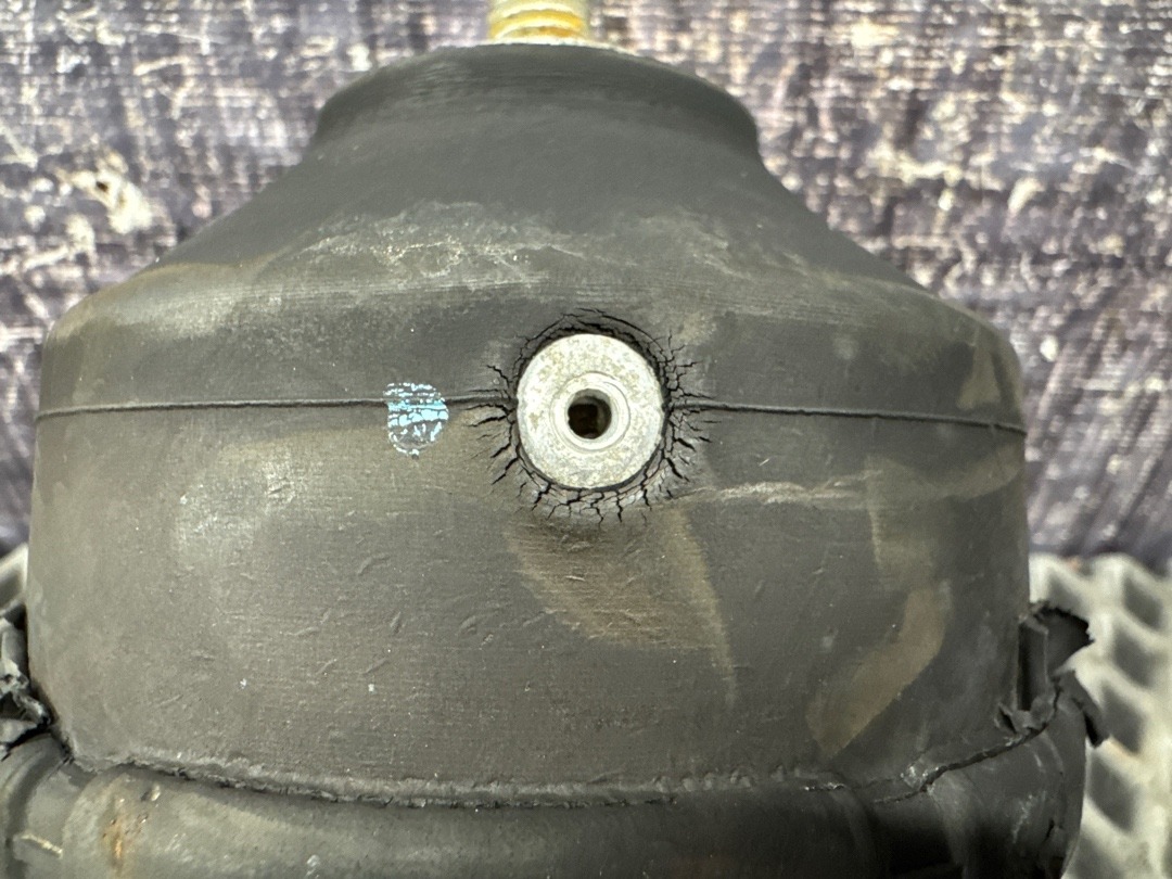 Подушка двигателя, 6860 рублей, Красноярск