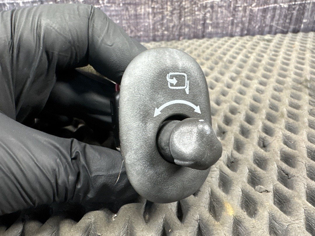 Кнопка регулировки зеркал, 1820 рублей, Красноярск