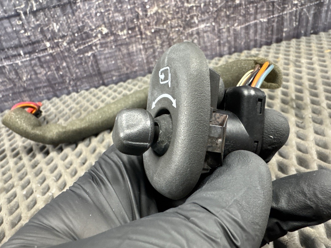 Кнопка регулировки зеркал, 1820 рублей, Красноярск