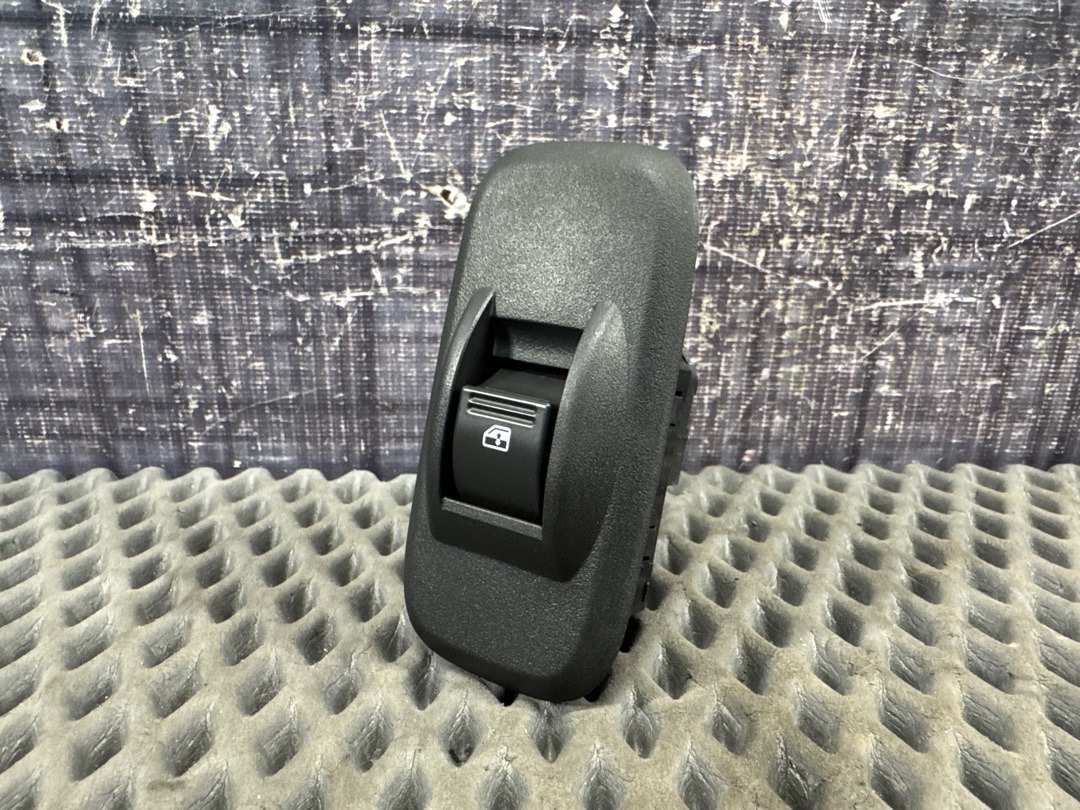 Кнопка стеклоподъемника, 680 рублей, Красноярск