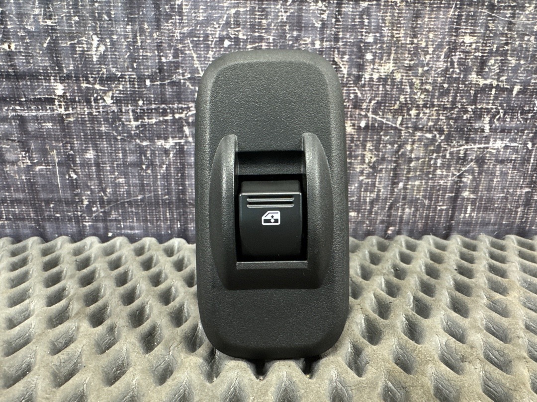 Кнопка стеклоподъемника, 680 рублей, Красноярск