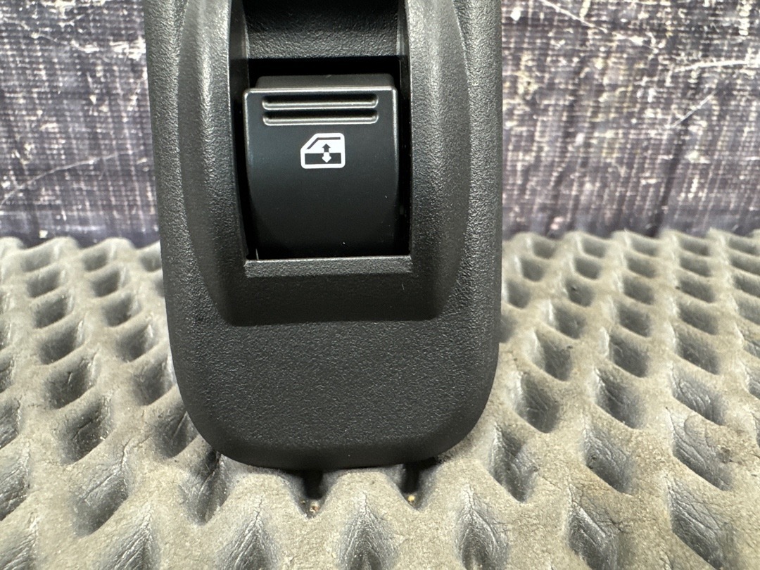 Кнопка стеклоподъемника, 680 рублей, Красноярск