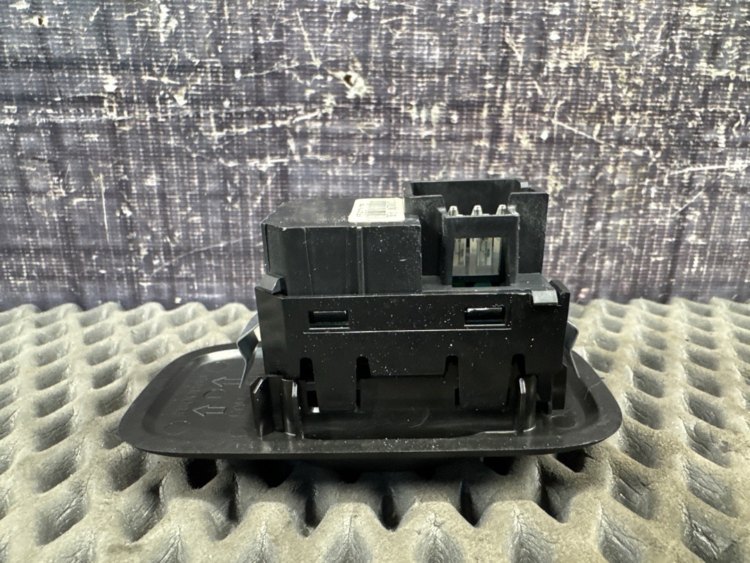 Кнопка стеклоподъемника, 680 рублей, Красноярск