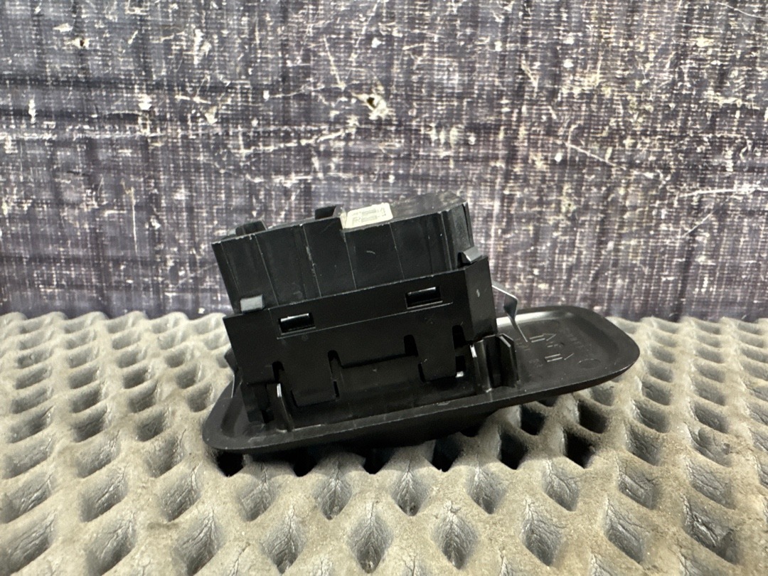 Кнопка стеклоподъемника, 680 рублей, Красноярск