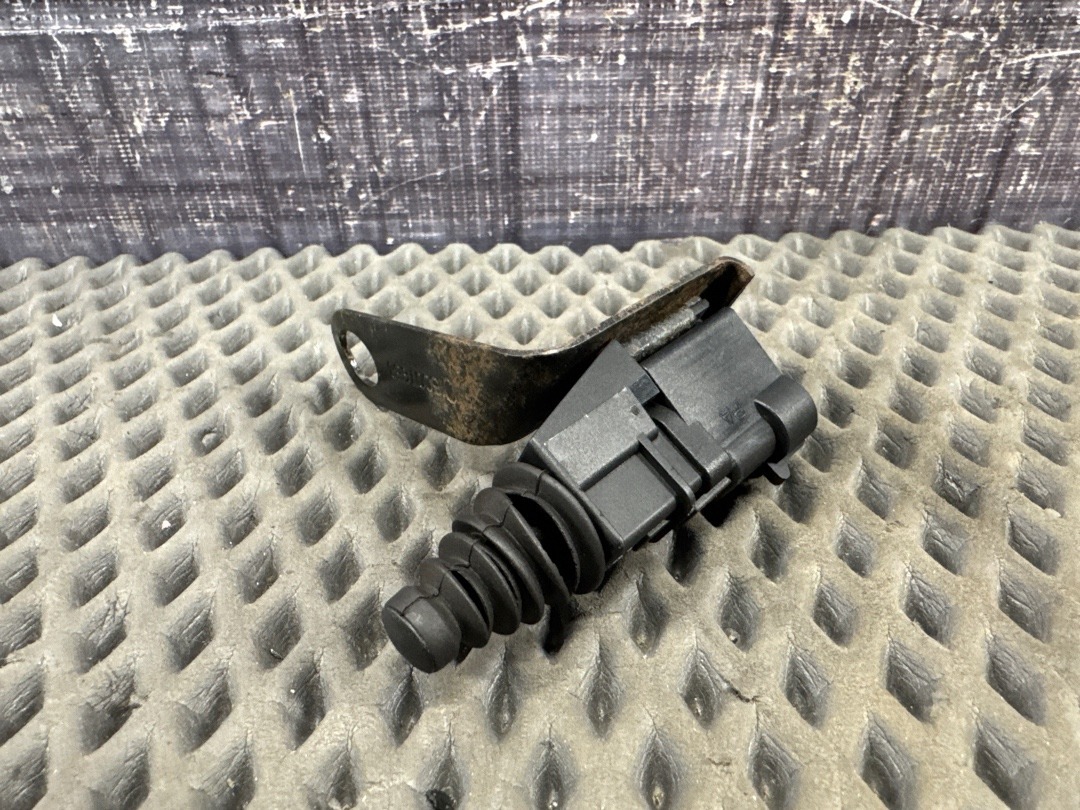 Концевик капота, 740 рублей, Красноярск