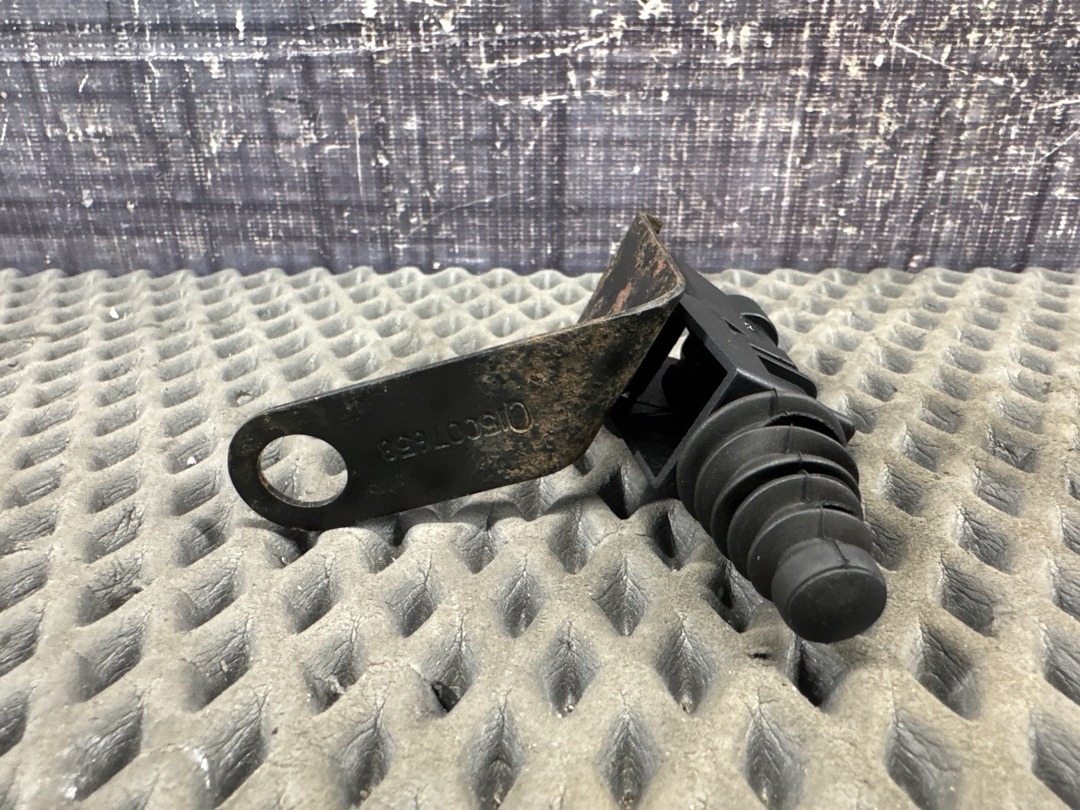 Концевик капота, 740 рублей, Красноярск