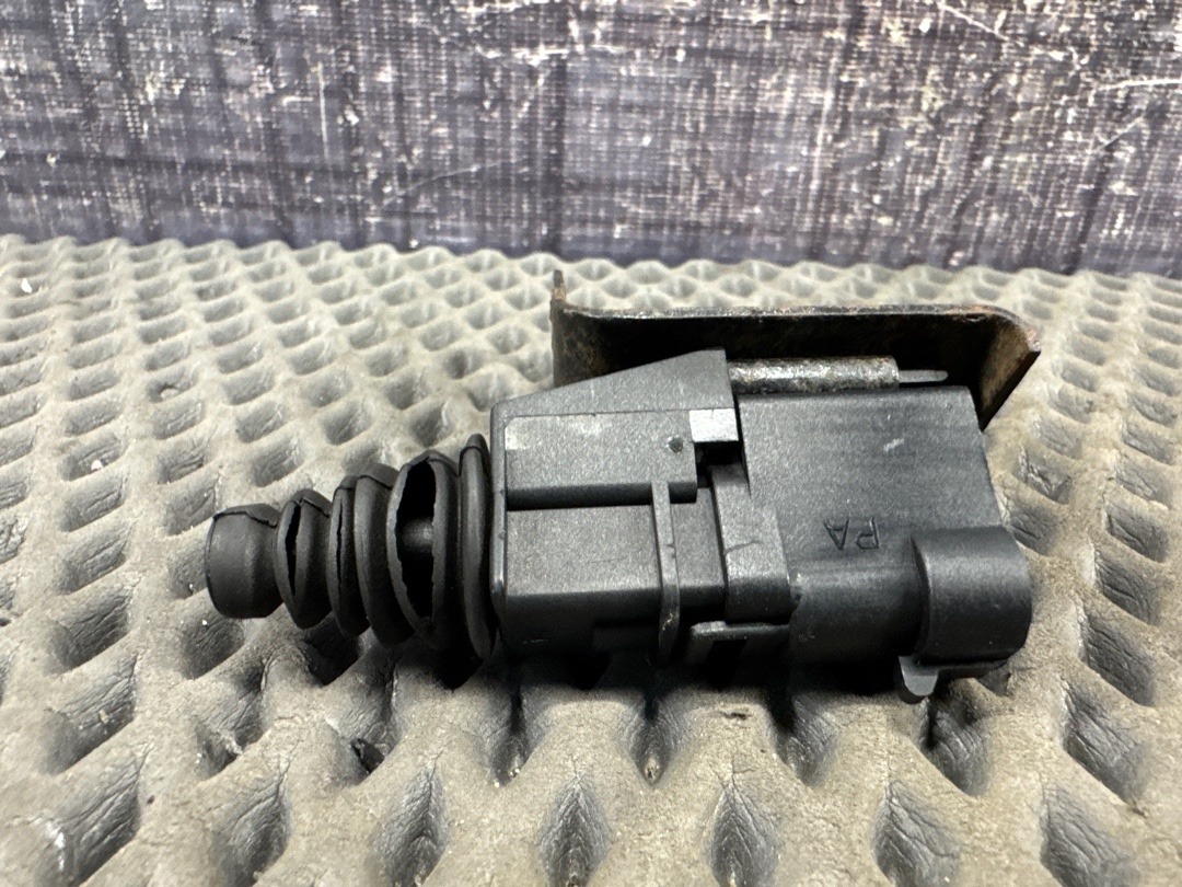 Концевик капота, 740 рублей, Красноярск