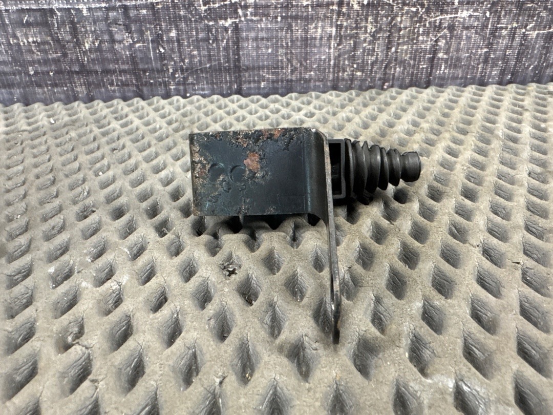 Концевик капота, 740 рублей, Красноярск