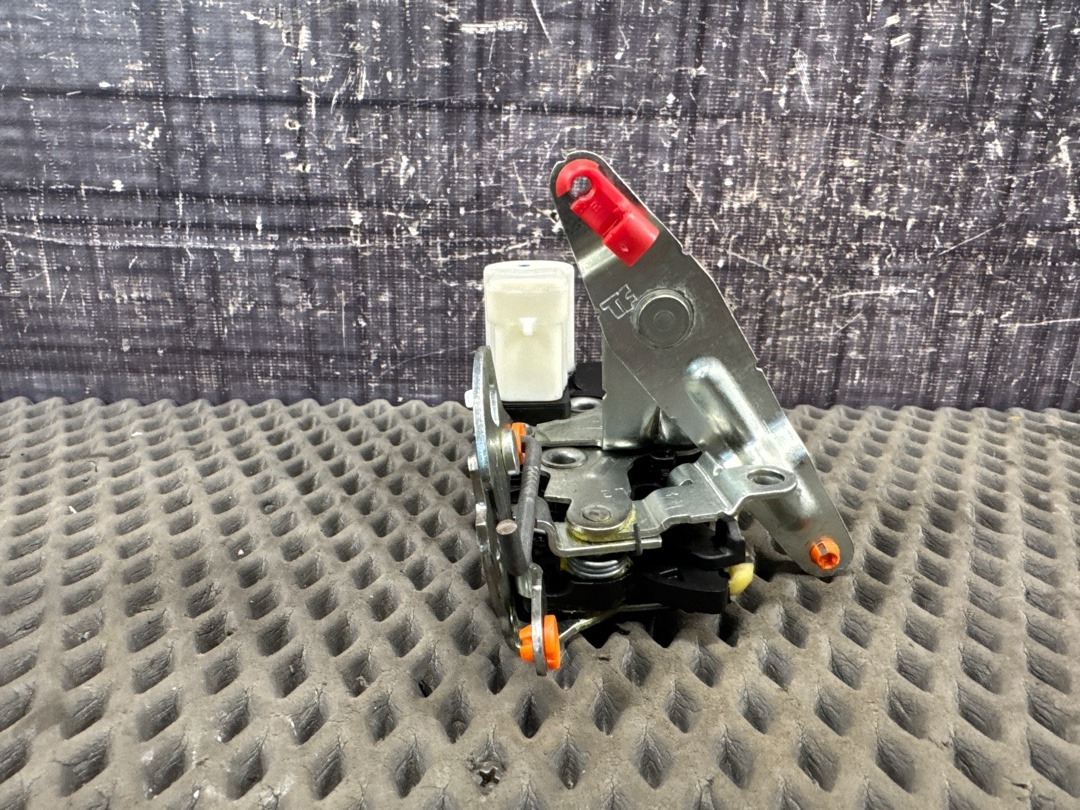 Замок багажника, 7670 рублей, Красноярск