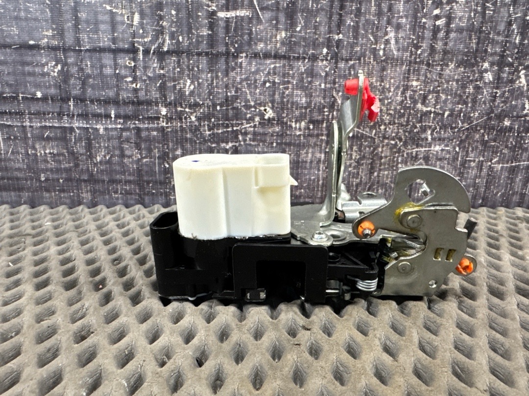 Замок багажника, 7670 рублей, Красноярск