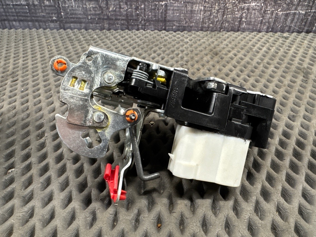 Замок багажника, 7670 рублей, Красноярск