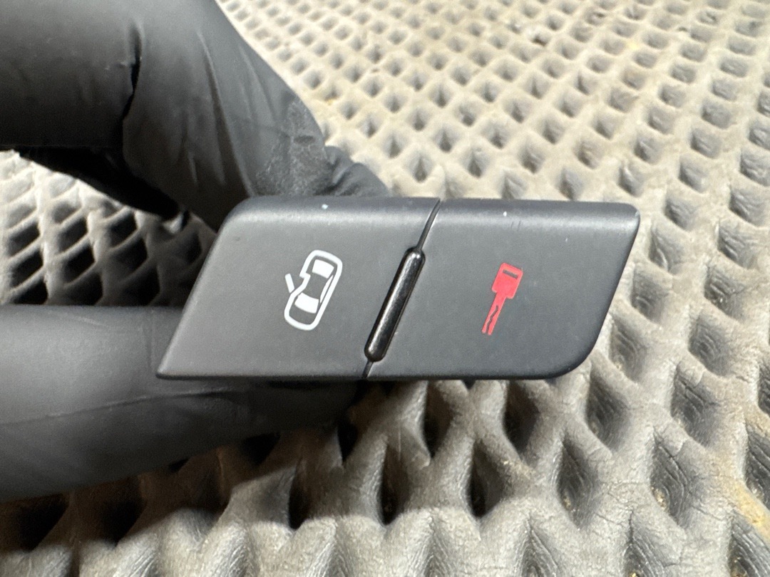 Кнопка центрального замка, 620 рублей, Красноярск