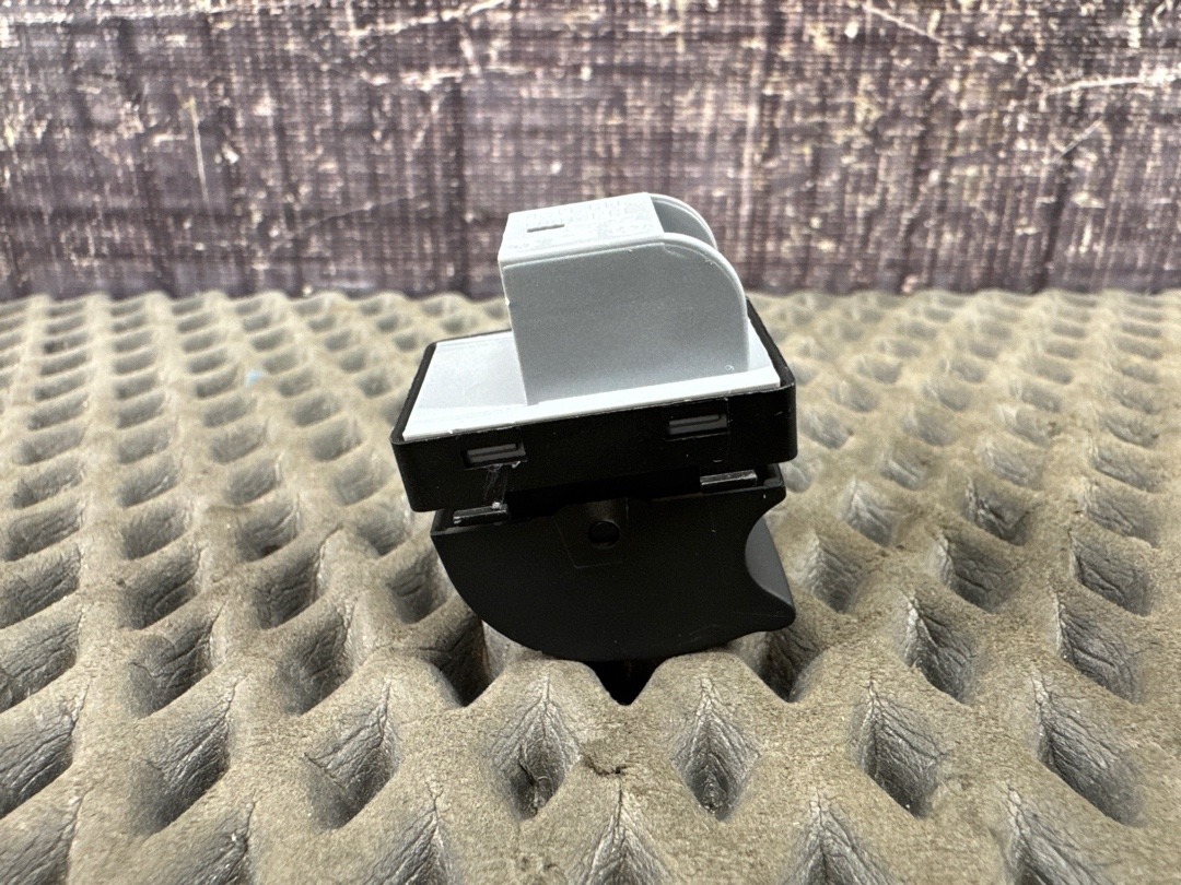 Кнопка стеклоподъемника, 570 рублей, Красноярск