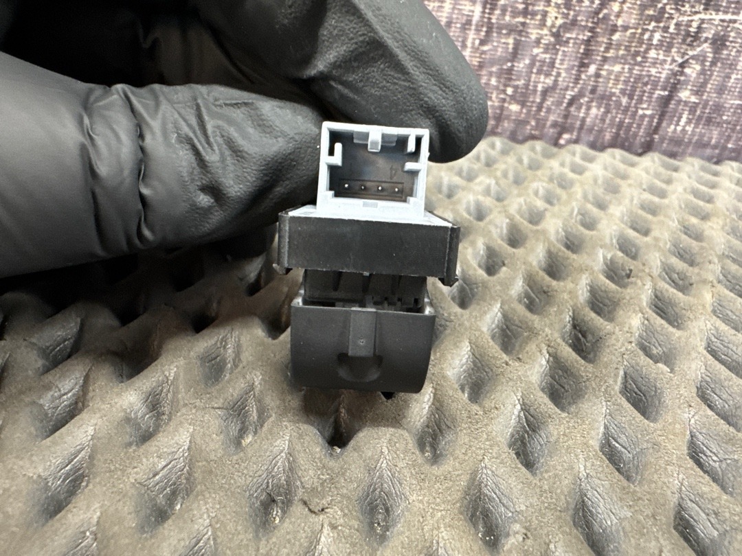 Кнопка стеклоподъемника, 570 рублей, Красноярск