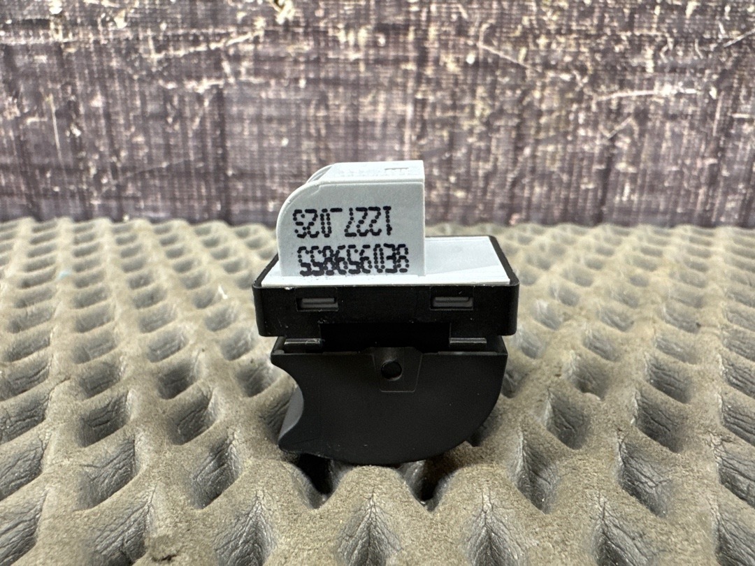 Кнопка стеклоподъемника, 570 рублей, Красноярск