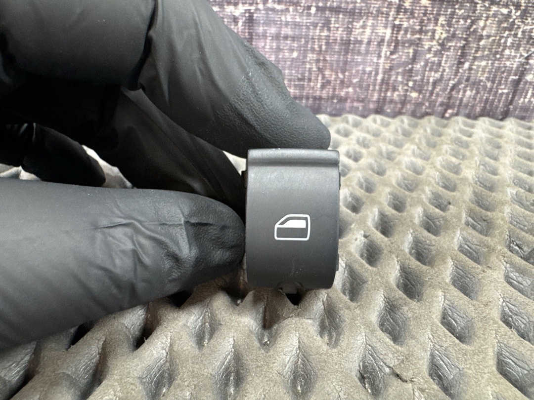 Кнопка стеклоподъемника, 570 рублей, Красноярск