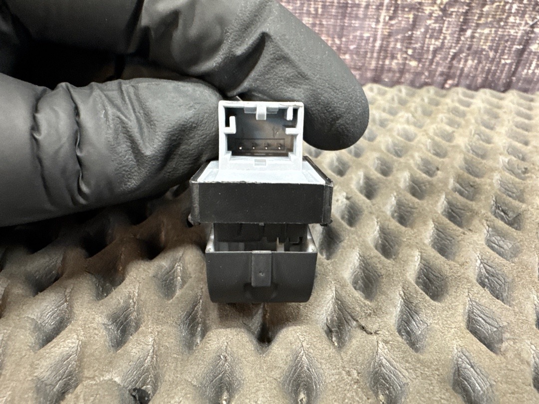 Кнопка стеклоподъемника, 570 рублей, Красноярск