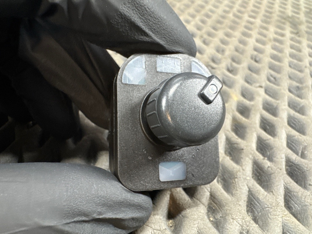 Кнопка регулировки зеркал, 1340 рублей, Красноярск