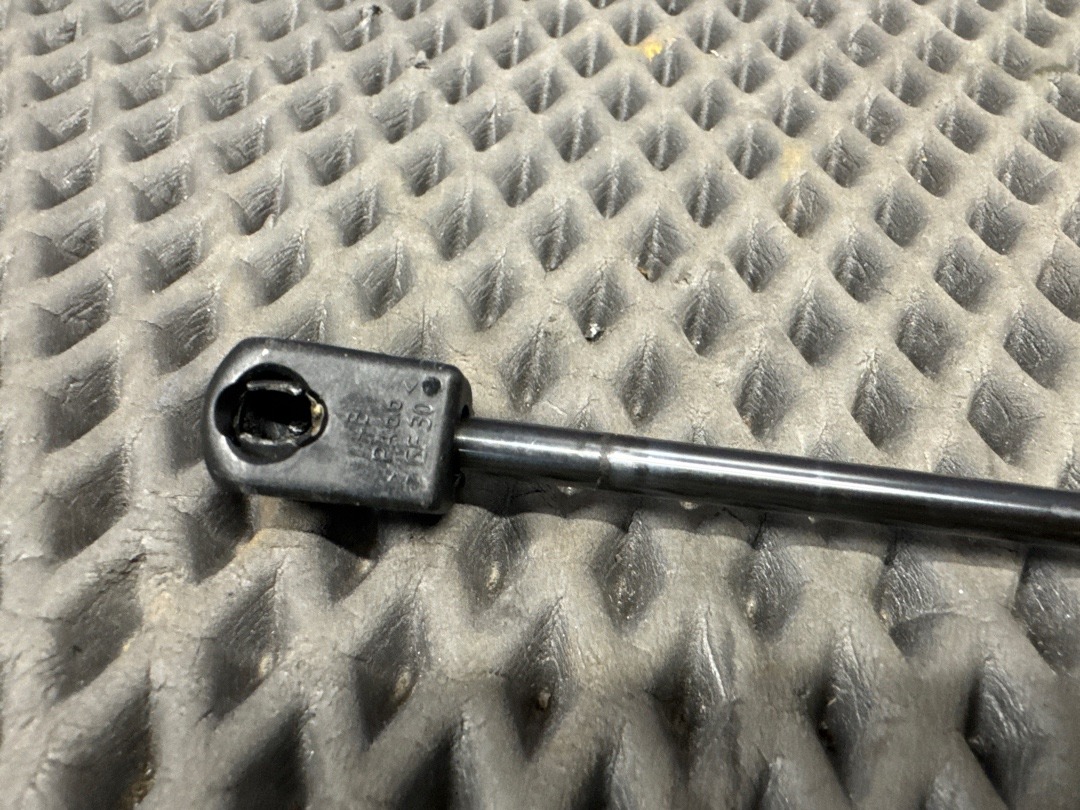 Амортизатор багажника, 2110 рублей, Красноярск