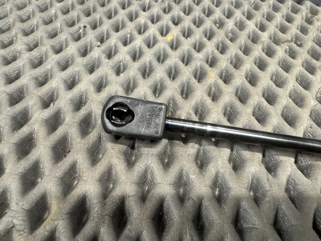 Амортизатор багажника, 2110 рублей, Красноярск