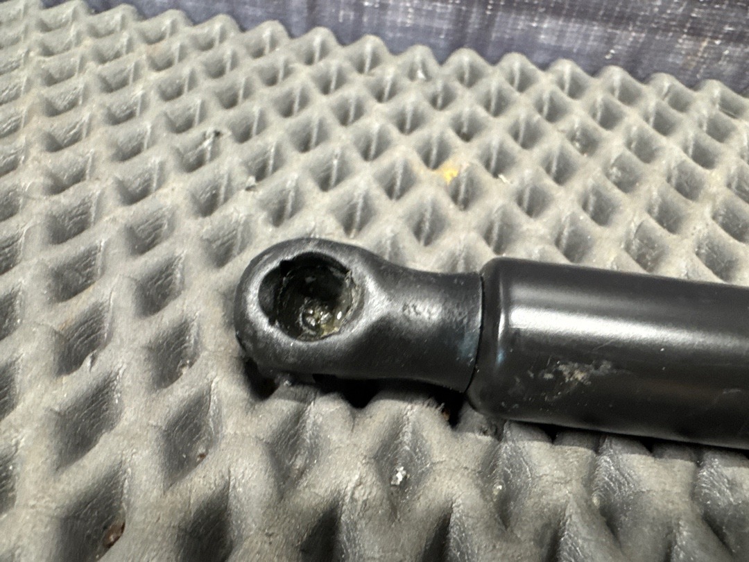 Амортизатор багажника, 2840 рублей, Красноярск