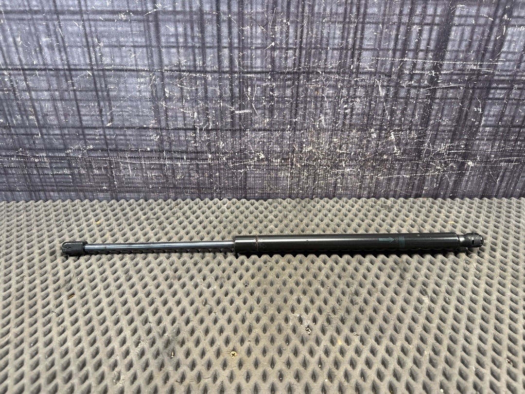 Амортизатор багажника, 2840 рублей, Красноярск