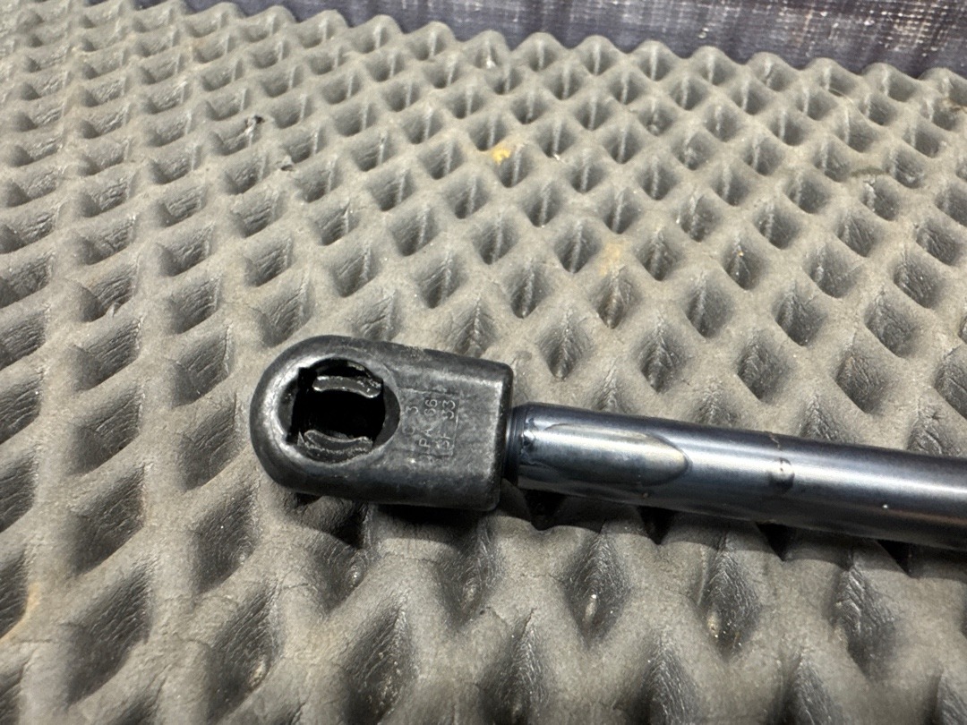 Амортизатор багажника, 2840 рублей, Красноярск