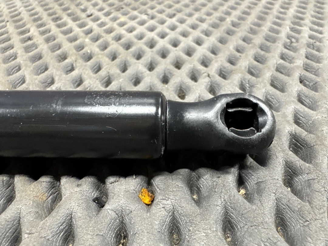 Амортизатор багажника, 2840 рублей, Красноярск