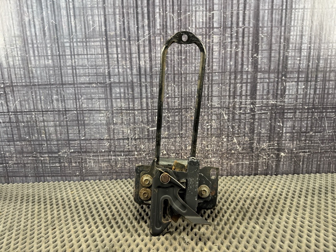 Замок капота, 1820 рублей, Красноярск