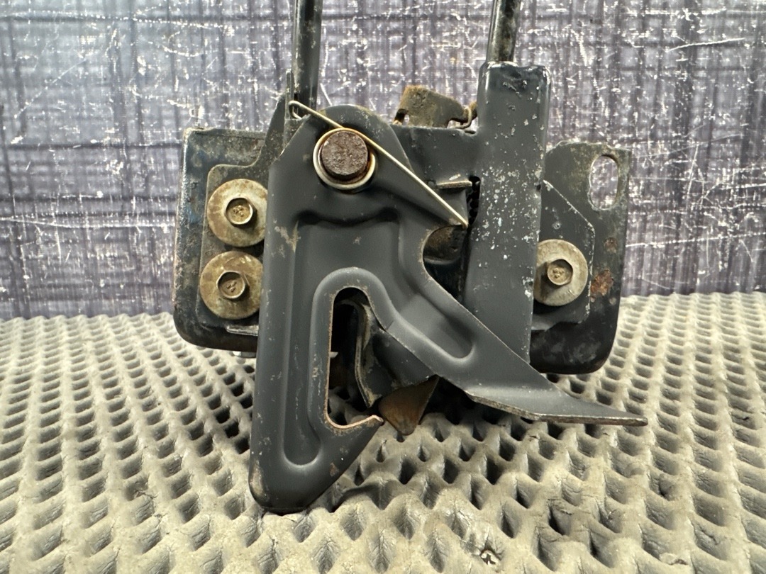 Замок капота, 1820 рублей, Красноярск