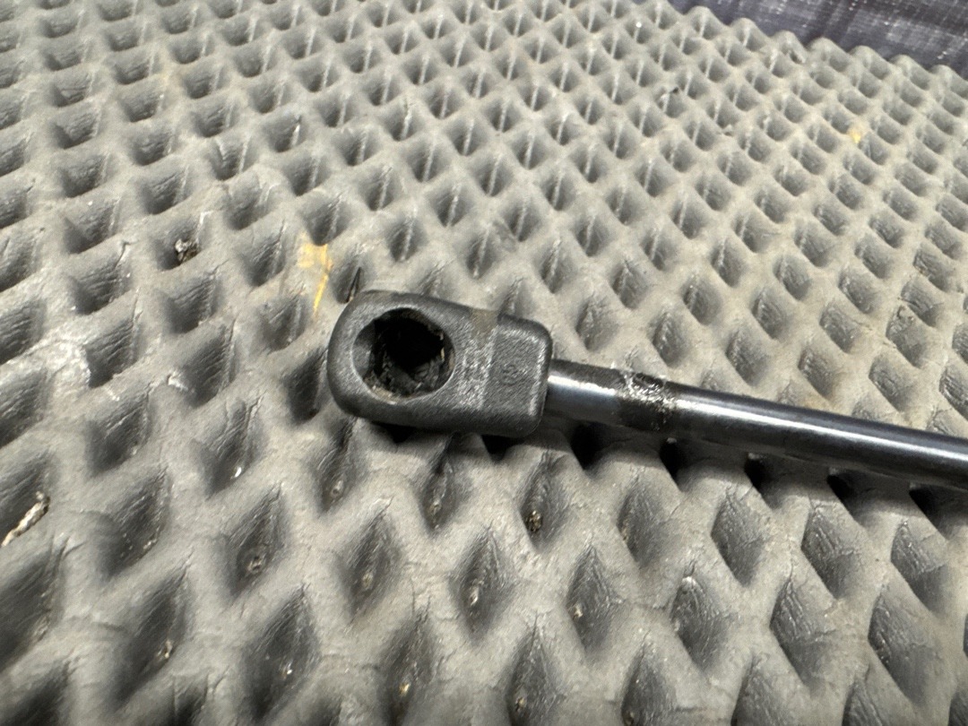 Амортизатор капота, 910 рублей, Красноярск