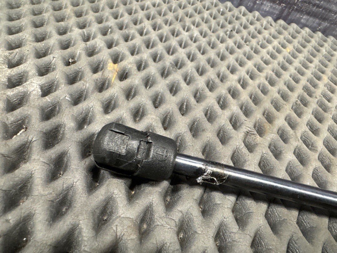 Амортизатор капота, 910 рублей, Красноярск