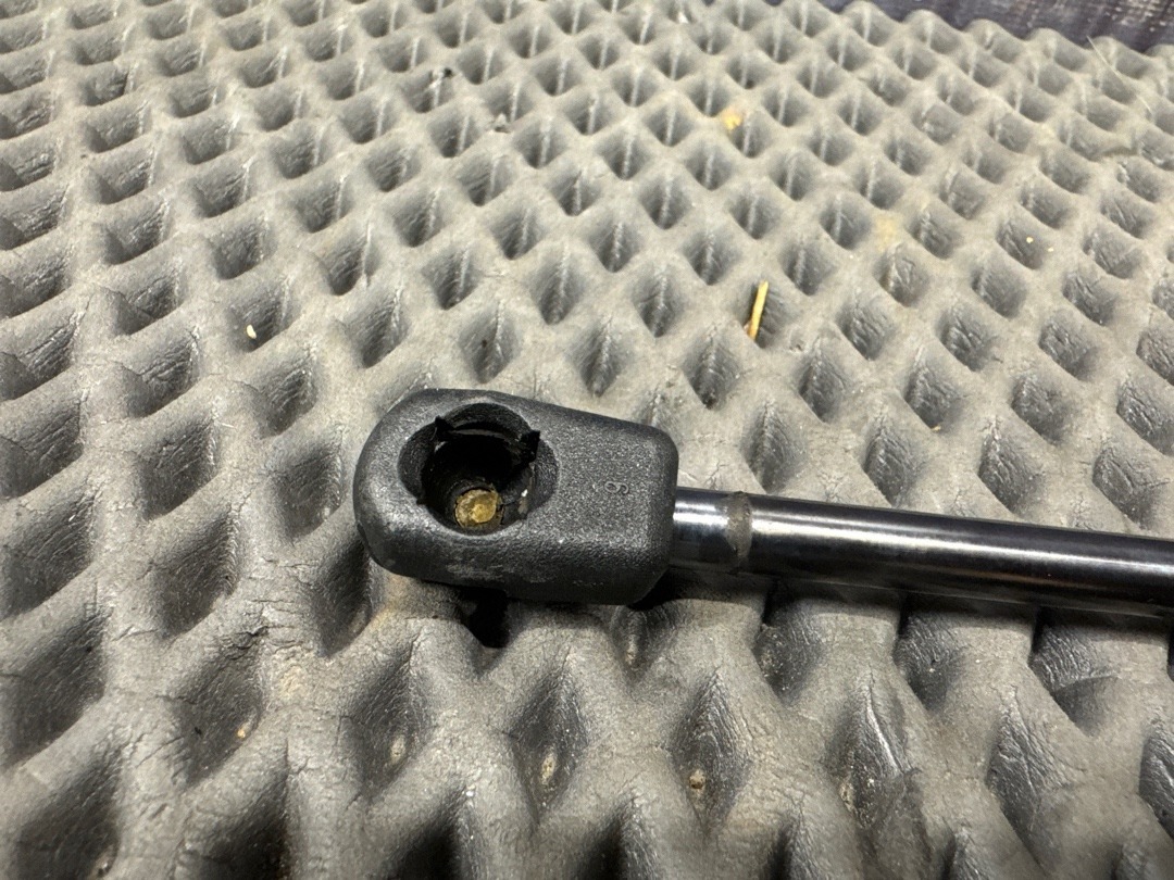 Амортизатор багажника, 650 рублей, Красноярск