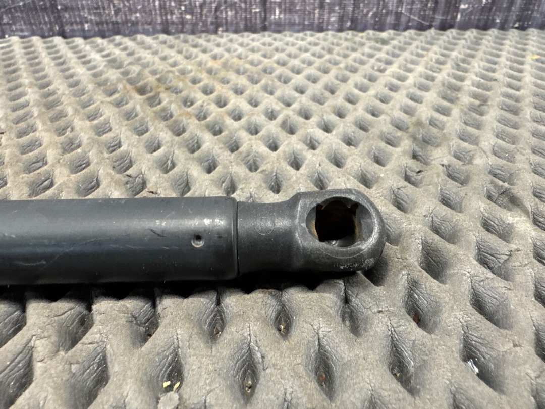 Амортизатор багажника, 650 рублей, Красноярск