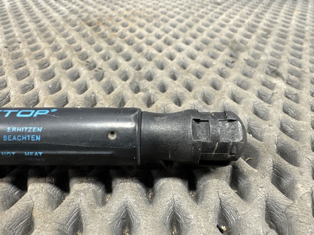 Амортизатор багажника, 650 рублей, Красноярск