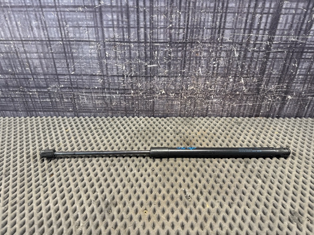 Амортизатор багажника, 650 рублей, Красноярск