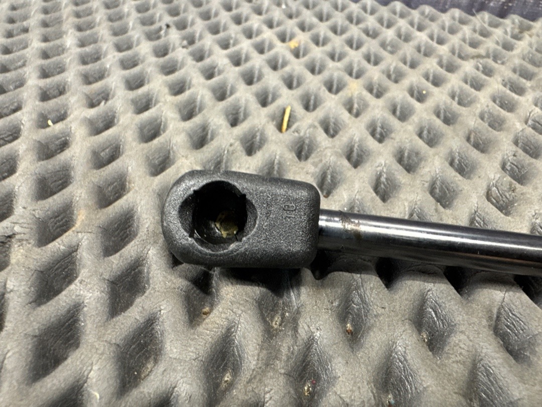 Амортизатор багажника, 650 рублей, Красноярск