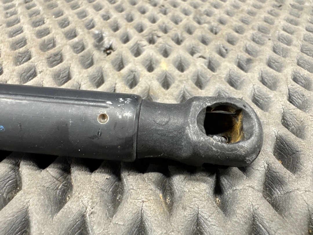 Амортизатор багажника, 650 рублей, Красноярск