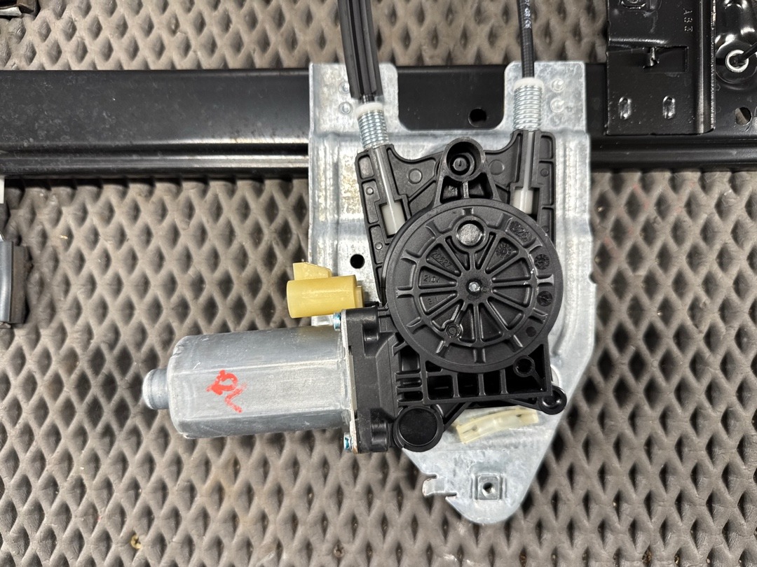 Стеклоподъемник, 3640 рублей, Красноярск