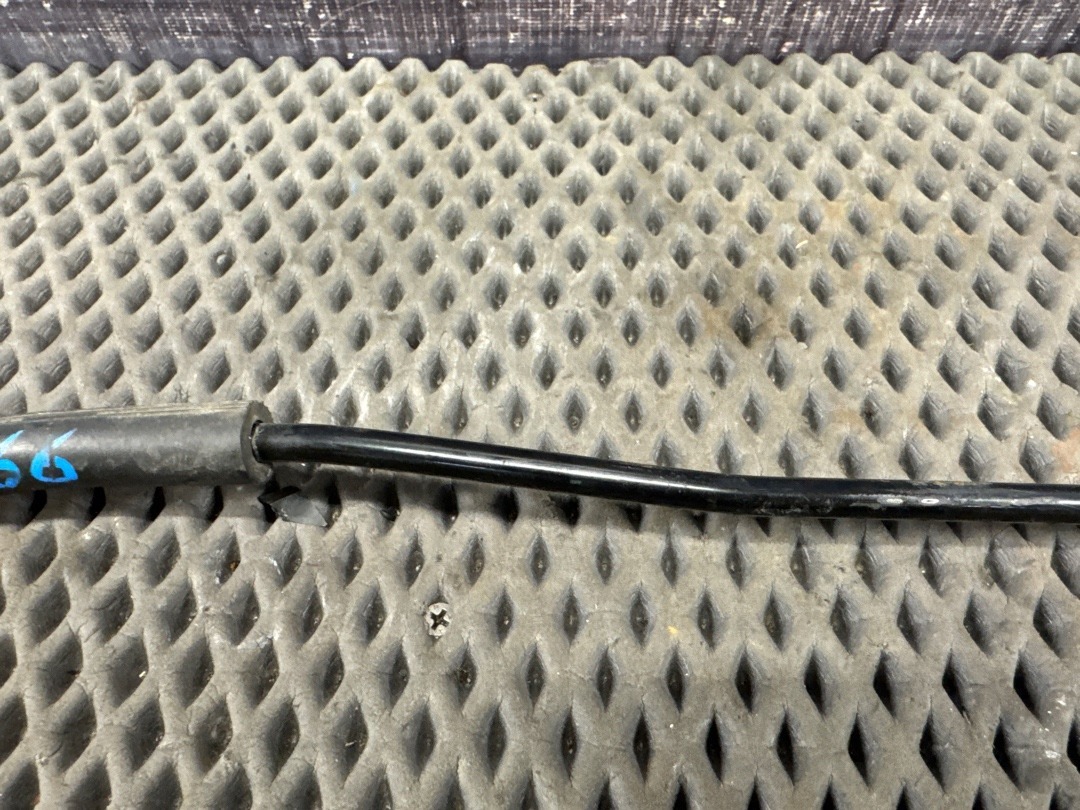 Упор капота, 640 рублей, Красноярск