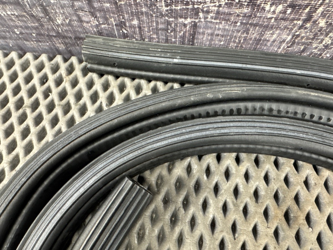 Уплотнитель крышки багажника, 1360 рублей, Красноярск