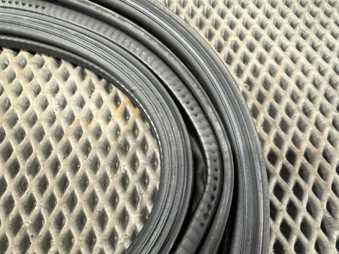 Уплотнитель крышки багажника, 1360 рублей, Красноярск