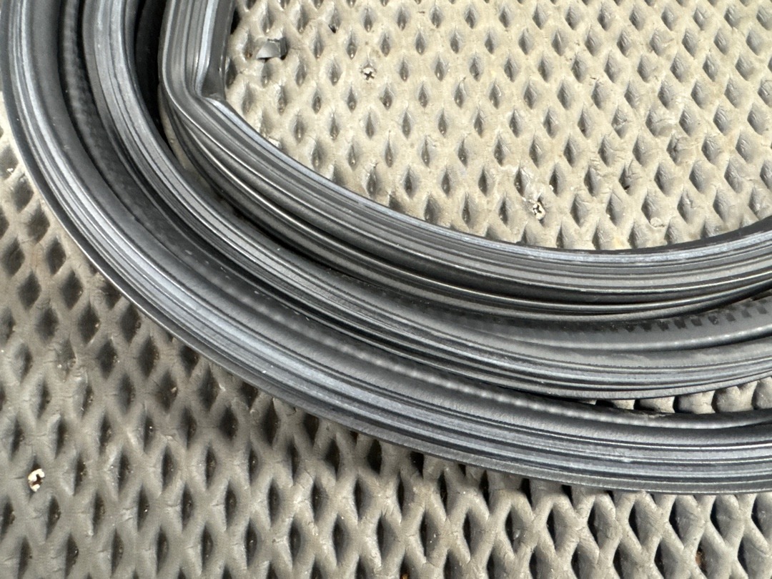 Уплотнитель крышки багажника, 1360 рублей, Красноярск