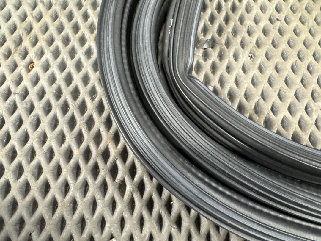 Уплотнитель крышки багажника, 1360 рублей, Красноярск