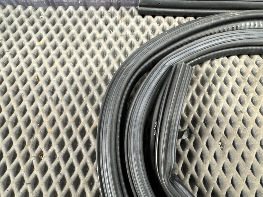 Уплотнитель крышки багажника, 1360 рублей, Красноярск