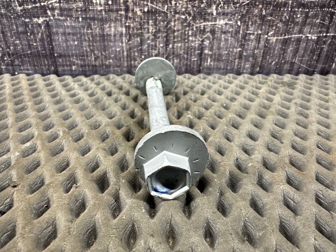 Болт развальный, 820 рублей, Красноярск