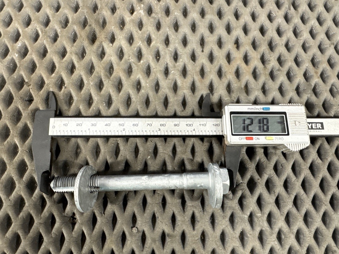 Болт развальный, 820 рублей, Красноярск