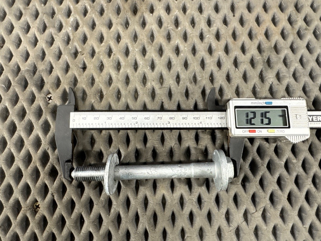 Болт развальный, 820 рублей, Красноярск