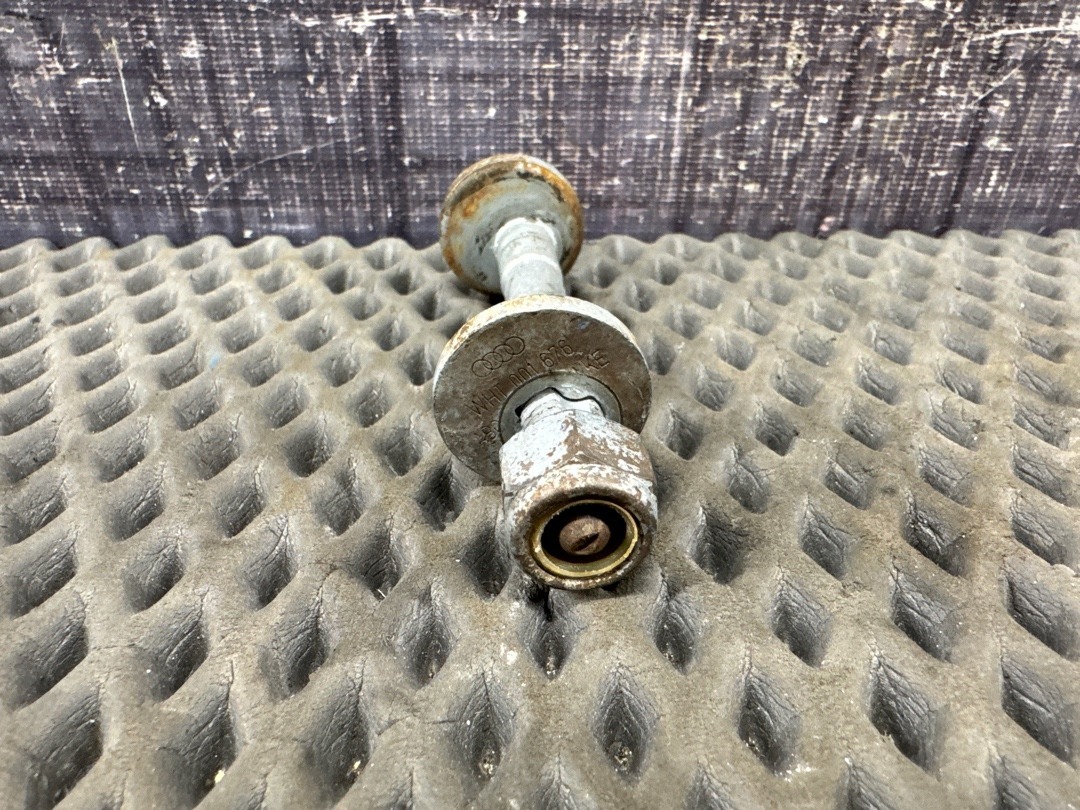 Болт развальный, 820 рублей, Красноярск